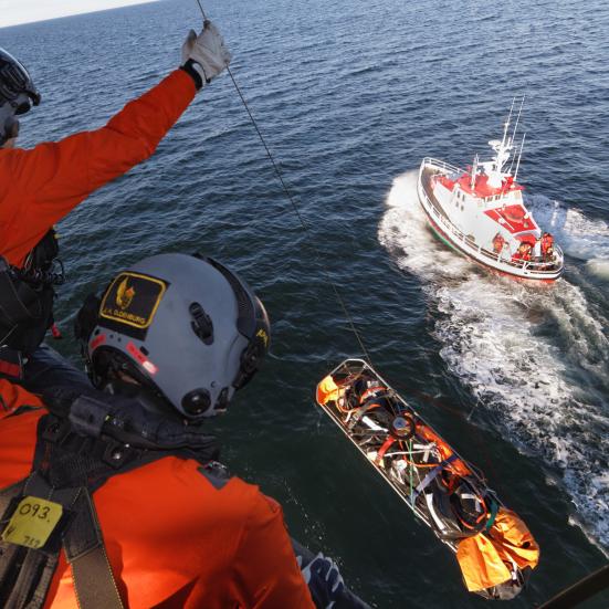 Redningsøvelse med helikopter ved Anholt 